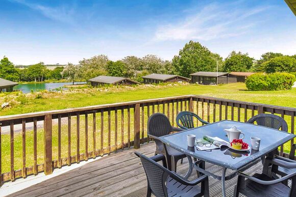 Superior Lodge 6 with decking & lake view P, Superior Lodge with decking & lake view - White Acres, Newquay