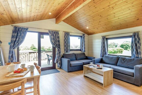 Superior Lodge 6 with decking P, Superior Lodge with decking - White Acres, Newquay