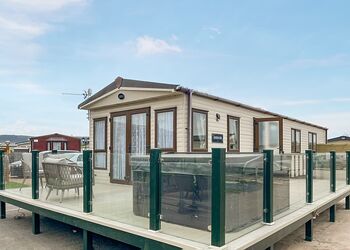 Platinum 4+2 with Hot Tub - Whitehouse Holiday Park, Towyn
