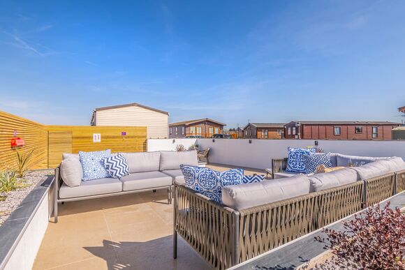 WOW Lodge - Whitehouse Holiday Park, Towyn