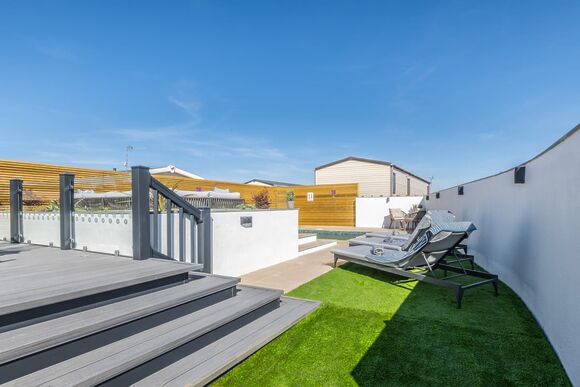 WOW Lodge - Whitehouse Holiday Park, Towyn