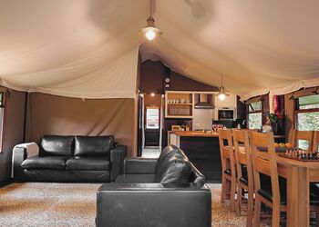Deluxe Safari Lodge 3 - Bowleaze Cove Holiday Park & Spa, Weymouth