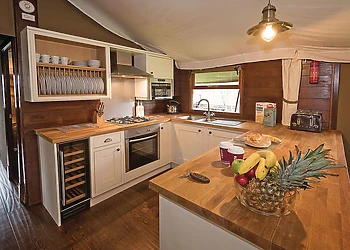 Deluxe Safari Tent 3