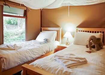 Deluxe Safari Lodge 3 - Bowleaze Cove Holiday Park & Spa, Weymouth