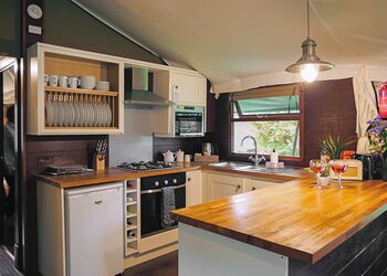 Deluxe Safari Lodge 3 (Pet Friendly) - Bowleaze Cove Holiday Park & Spa, Weymouth