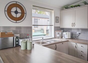 Cove Lodge 09 3 Bed Lodge with Hot Tub - Bowleaze Cove Holiday Park & Spa, Weymouth