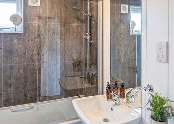 Cove Lodge 09 3 Bed Lodge with Hot Tub - Bowleaze Cove Holiday Park & Spa, Weymouth