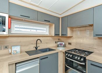 2026 Deluxe 3 Bedoom with Hot Tub - Bowleaze Cove Holiday Park & Spa, Weymouth
