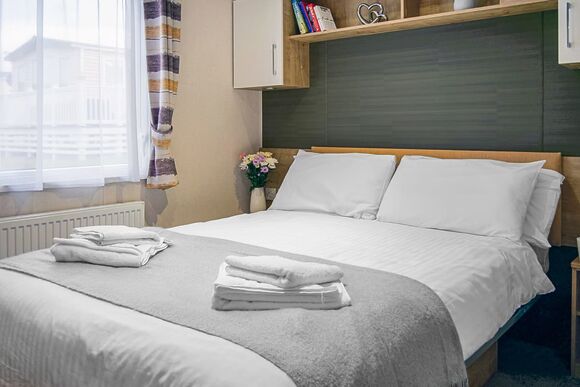 Deluxe 3 - Bowleaze Cove Holiday Park & Spa, Weymouth