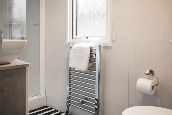 Deluxe 3 - Bowleaze Cove Holiday Park & Spa, Weymouth