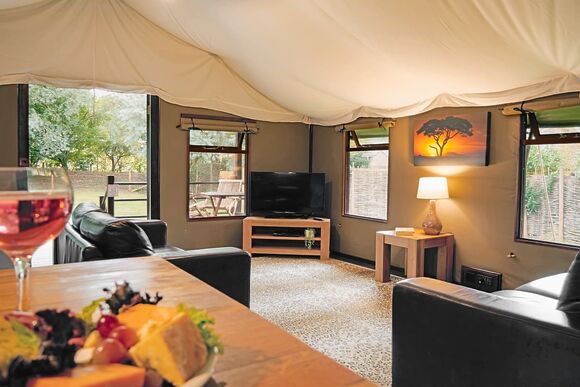 Deluxe Safari Lodge 3 - Bowleaze Cove Holiday Park & Spa, Weymouth