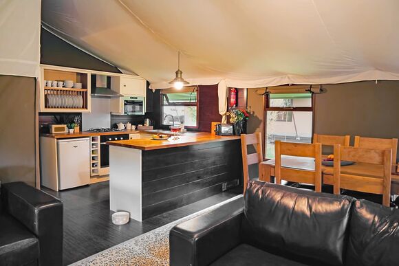 Deluxe Safari Lodge 3 - Bowleaze Cove Holiday Park & Spa, Weymouth
