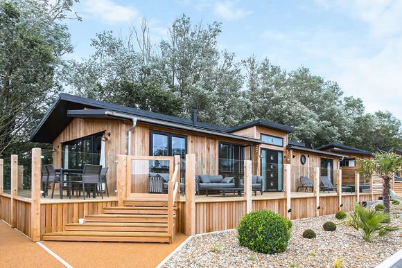 Cove Lodge 6 3 Bedroom Lodge with Hot Tub - Bowleaze Cove Holiday Park & Spa, Weymouth