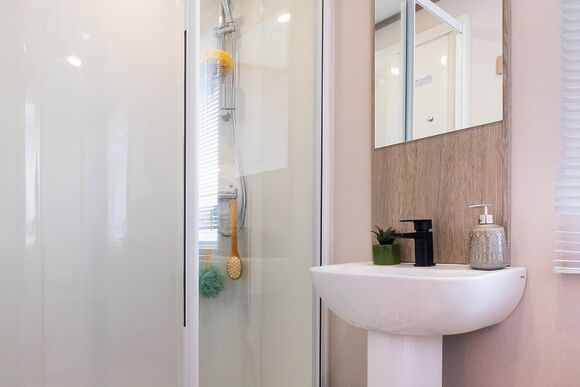 Deluxe 3 Bedroom 2023 - Bowleaze Cove Holiday Park & Spa, Weymouth