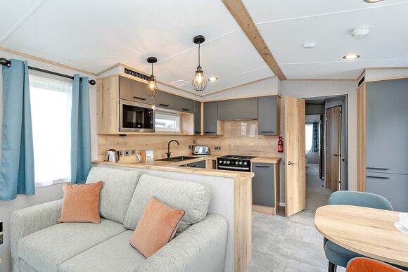 2026 Deluxe 3 Bedoom with Hot Tub - Bowleaze Cove Holiday Park & Spa, Weymouth