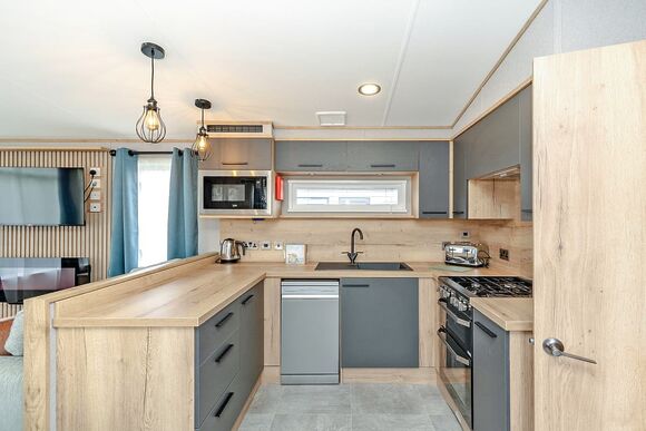 2026 Deluxe 3 Bedoom with Hot Tub - Bowleaze Cove Holiday Park & Spa, Weymouth