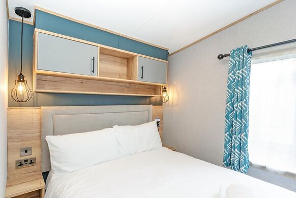 2026 Deluxe 3 Bedoom with Hot Tub - Bowleaze Cove Holiday Park & Spa, Weymouth