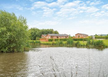Oak Place Partial Lake View - Wigmore Lakes Lodges, Wattleborough, Nr Shrewsbury