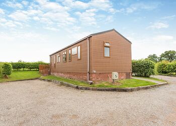 Wigmore Hill View - Wigmore Lakes Lodges, Wattleborough, Nr Shrewsbury