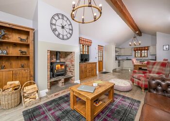 Eagle Glen Lodge - Wildside Highland Lodges at Loch Ness, Whitebridge, Nr Loch Ness