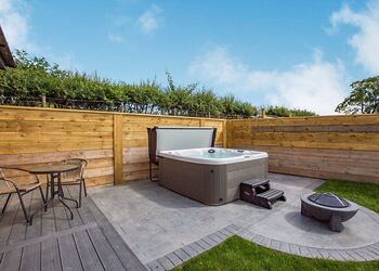 Elm View Lodge - Windmill Retreat & Spa, Glastonbury