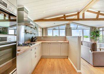 Elm View Lodge - Windmill Retreat & Spa, Glastonbury