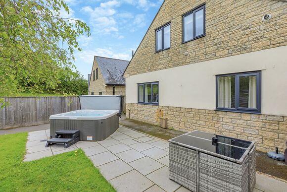 Levels View - Windmill Retreat & Spa, Glastonbury