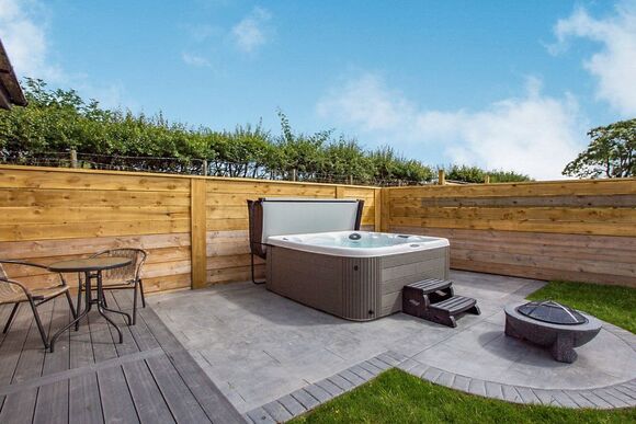 Elm View Lodge - Windmill Retreat & Spa, Glastonbury