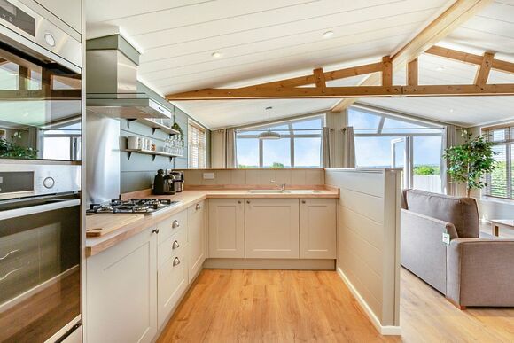 Elm View Lodge - Windmill Retreat & Spa, Glastonbury