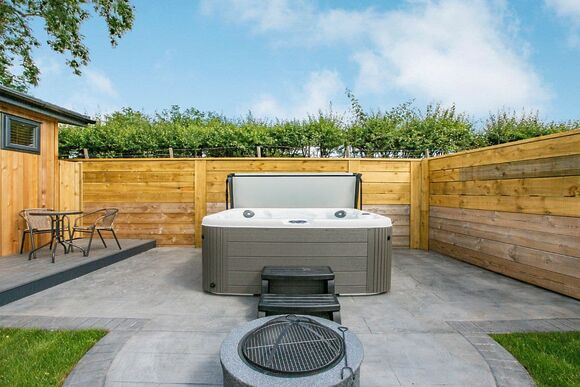 Hazel View Lodge - Windmill Retreat & Spa, Glastonbury