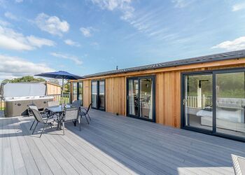 Kingfisher - Winston Farm Lodges, Tetchill