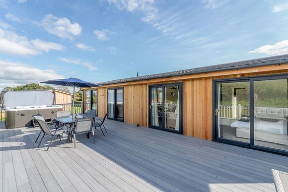 Lapwing - Winston Farm Lodges, Tetchill