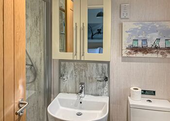 Kestrel Lodge - Willow Lakes Lodges, Ashby cum Fenby