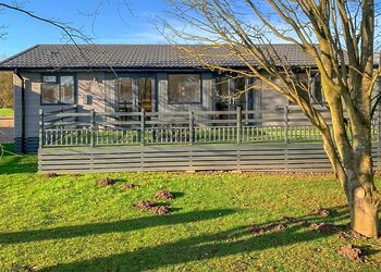 Robin Lodge - Willow Lakes Lodges, Ashby cum Fenby