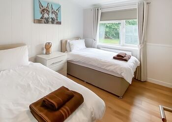 Partridge Lodge - Willow Lakes Lodges, Ashby cum Fenby