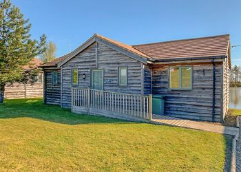 Swan Lodge - Willow Lakes Lodges, Ashby cum Fenby
