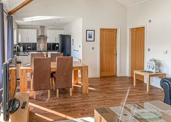 Swan Lodge - Willow Lakes Lodges, Ashby cum Fenby