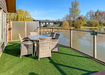 Swift Lodge - Willow Lakes Lodges, Ashby cum Fenby