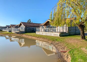 Swift Lodge - Willow Lakes Lodges, Ashby cum Fenby