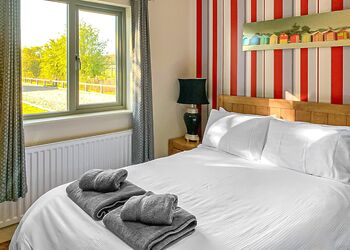 Swift Lodge - Willow Lakes Lodges, Ashby cum Fenby