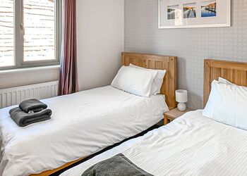 Swift Lodge - Willow Lakes Lodges, Ashby cum Fenby