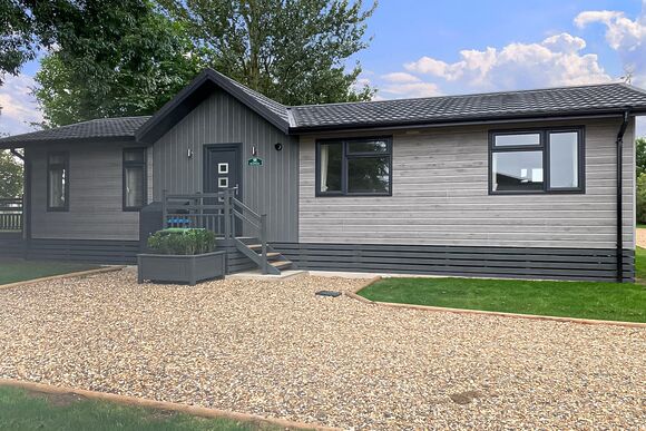 Kestrel Lodge - Willow Lakes Lodges, Ashby cum Fenby