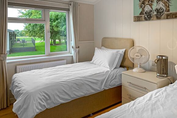 Kestrel Lodge - Willow Lakes Lodges, Ashby cum Fenby