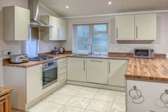 Wren Lodge - Willow Lakes Lodges, Ashby cum Fenby