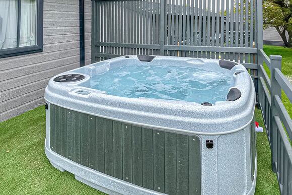 Woodpecker Deluxe Lodge - Willow Lakes Lodges, Ashby cum Fenby