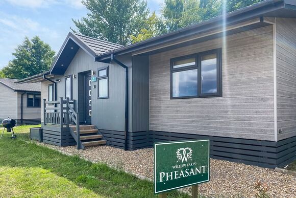 Pheasant Lodge - Willow Lakes Lodges, Ashby cum Fenby
