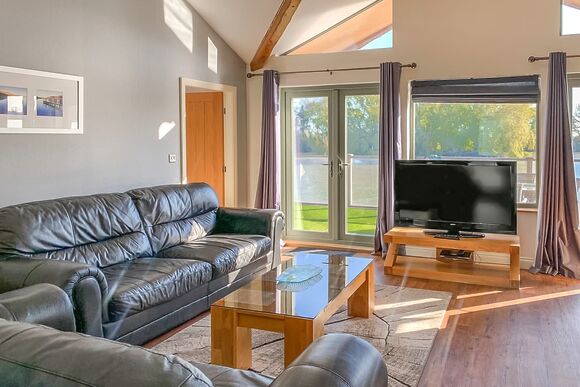 Swan Lodge - Willow Lakes Lodges, Ashby cum Fenby