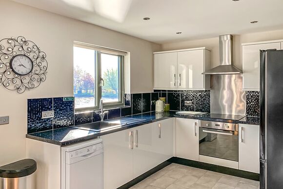 Swan Lodge - Willow Lakes Lodges, Ashby cum Fenby