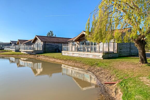 Swift Lodge - Willow Lakes Lodges, Ashby cum Fenby