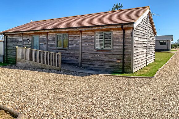 Swift Lodge - Willow Lakes Lodges, Ashby cum Fenby